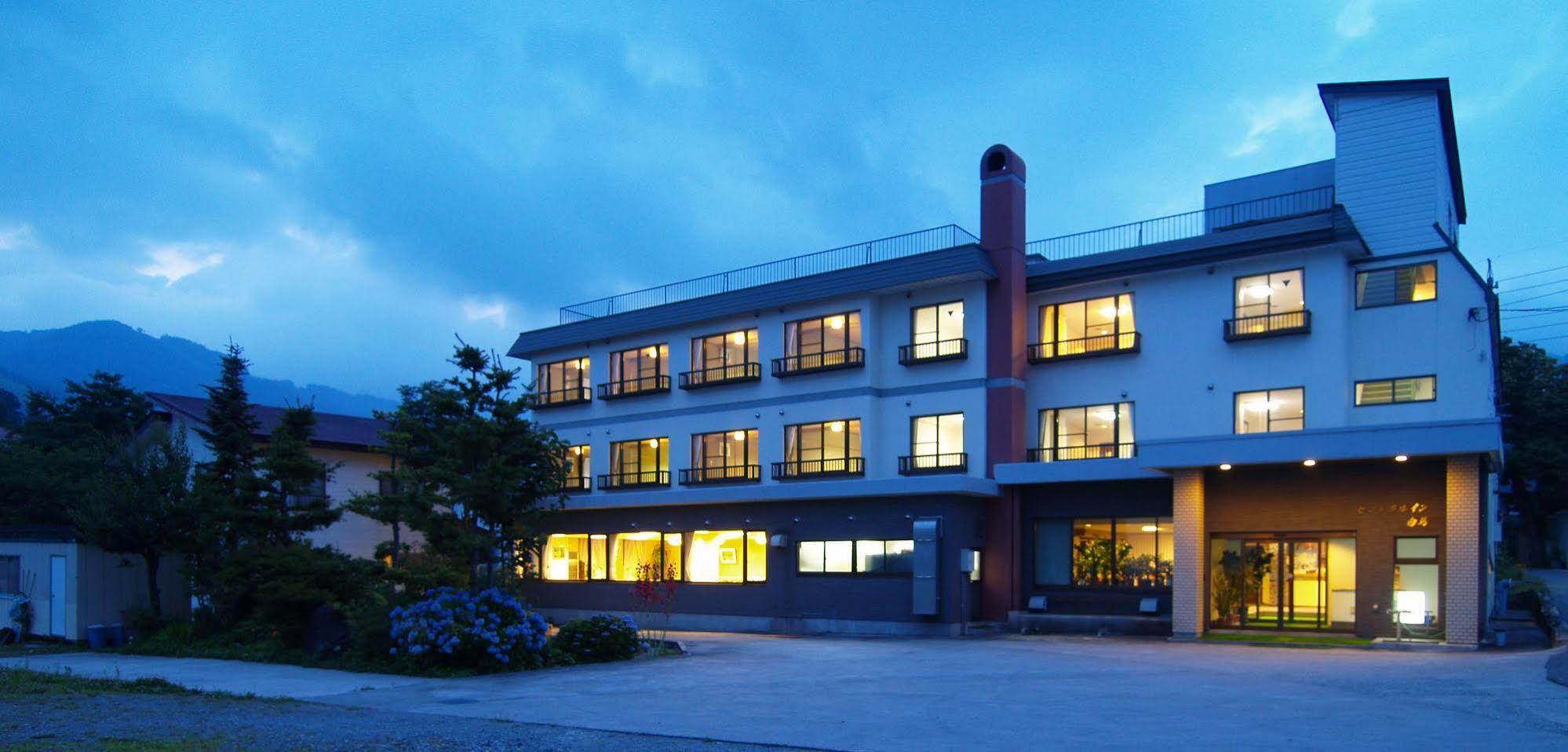 Central Inn Хакуба Екстериор снимка
